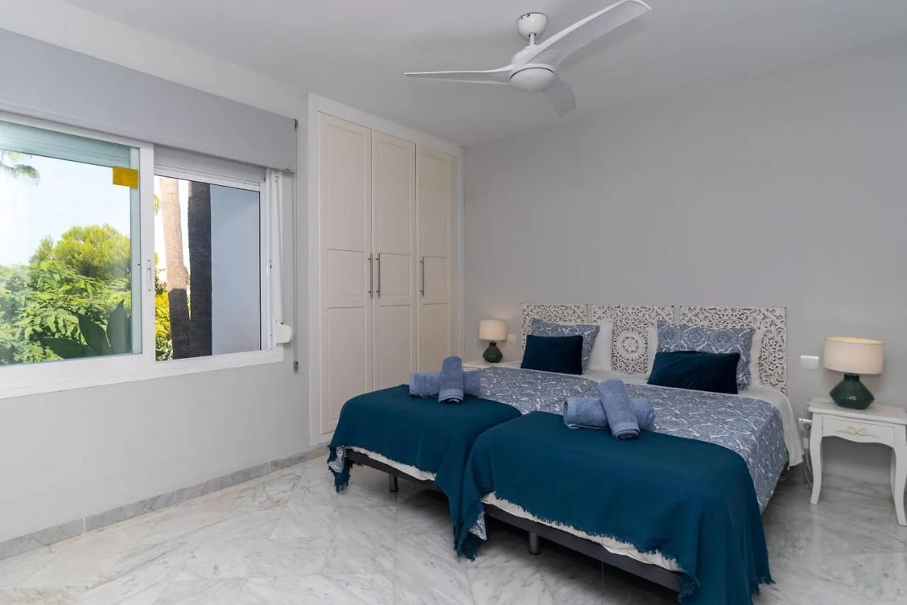 Townhouse Beachfront In Costalita 埃斯特波纳 度假居